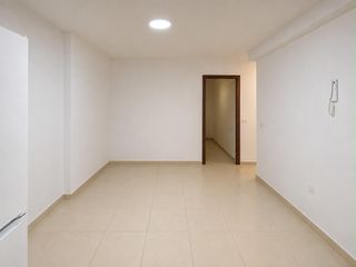 Miete Etagenwohnung  Calle de garcilaso de la vega. Piso en venta las huesas  telde