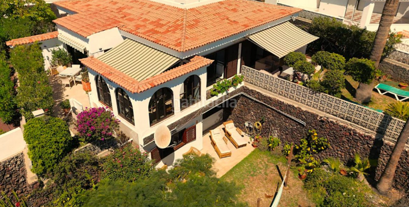 Foto 01f1165e-d2fe-45f5-a6dc-0268f581949b. Chalet venta de espectacular villa en Costa del Silencio en Arona