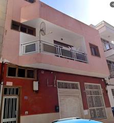 Gebäude  Consuelo alfonso diaz flores. Se vende en las galletas viviendas  con 3 estancias  sotano