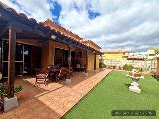 Casa  Labrusca. Se vende en parque la reina chalet de 3 dormitorios