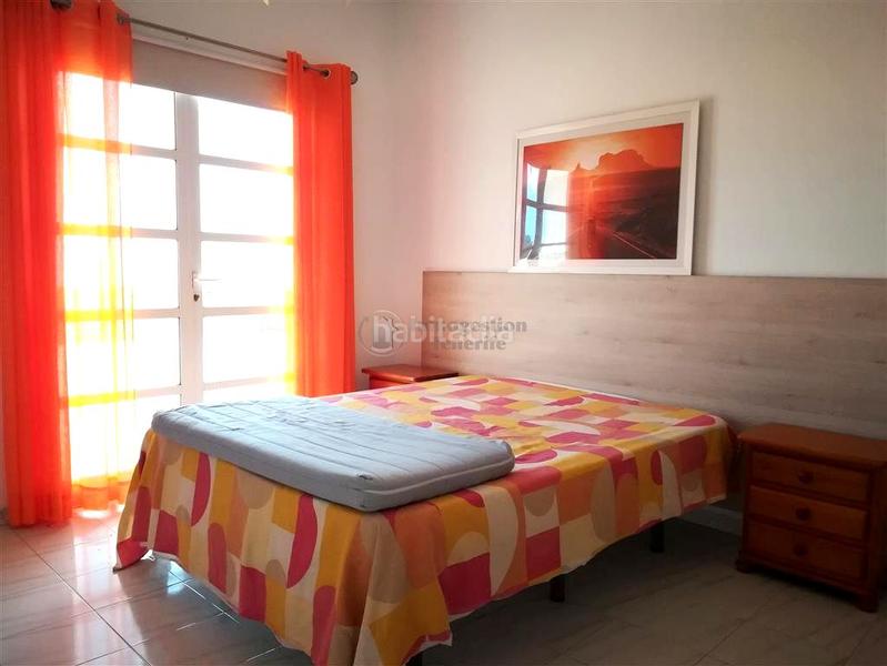 Foto 050d2880-ceba-45cc-b484-c3620456f5d2. Casa se vende en Buzanada chalet independiente de 3 plantas! en Arona