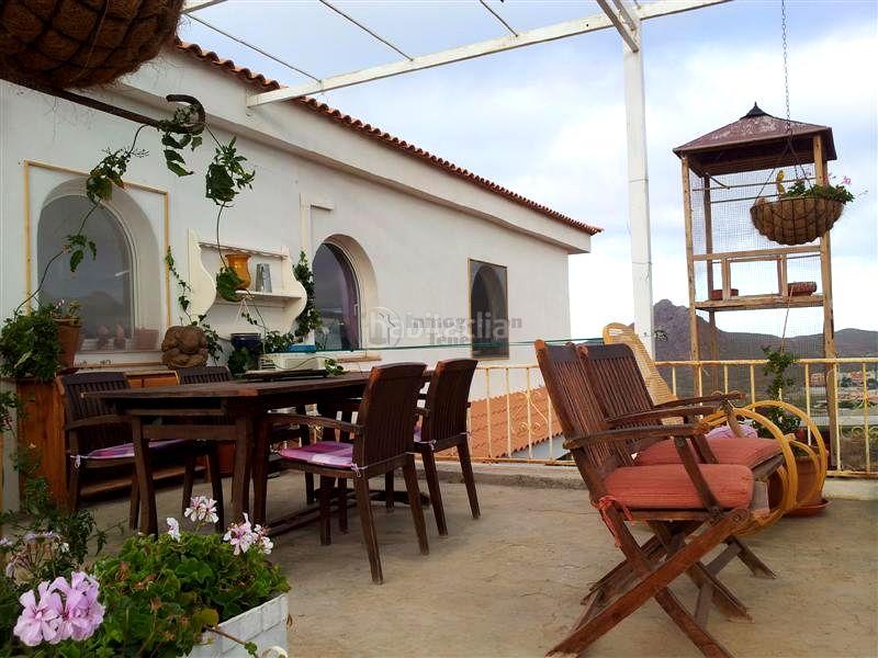 Foto 173e71b9-4ff9-4569-b477-d12d269af3f6. Casa se vende en Buzanada chalet independiente de 3 plantas! en Arona