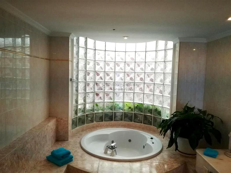 Foto 2a86e1a3-e413-4f9c-8de1-1c9ea3133020. Casa se vende en Buzanada chalet independiente de 3 plantas! en Arona