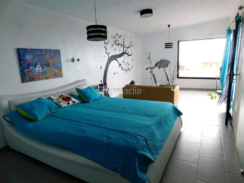 Foto 3b575334-b42a-4ff0-961d-ad8c9e723bc7. Casa se vende en Buzanada chalet independiente de 3 plantas! en Arona