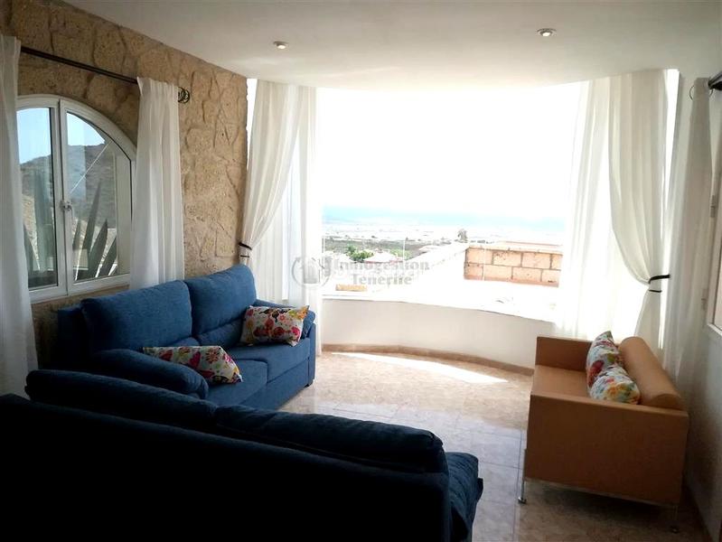 Foto 42fb0a95-0f7f-4db3-aae9-7647e08d869e. Casa se vende en Buzanada chalet independiente de 3 plantas! en Arona