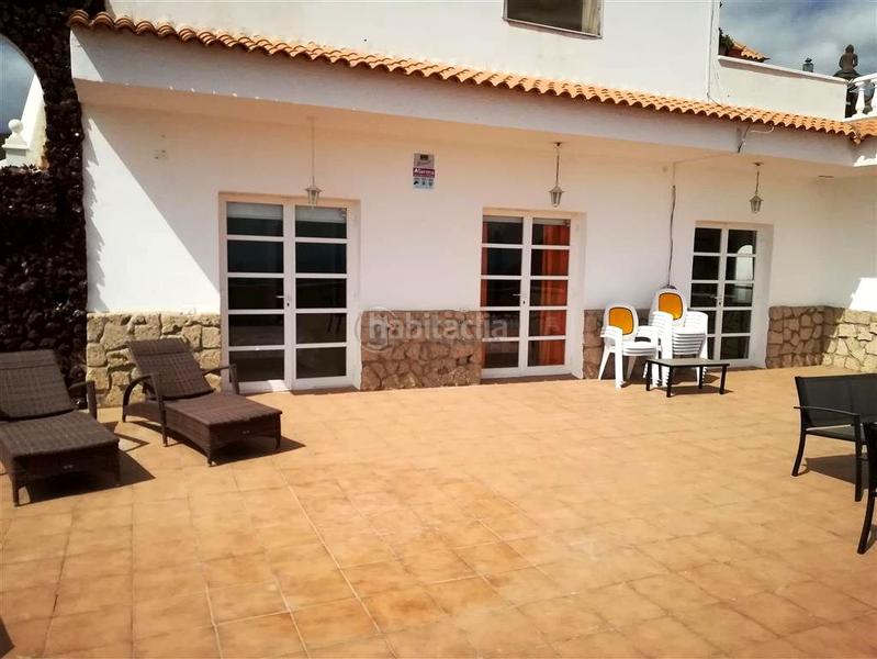 Foto 4b275670-8d98-446e-838d-e9d2d096cb23. Casa se vende en Buzanada chalet independiente de 3 plantas! en Arona