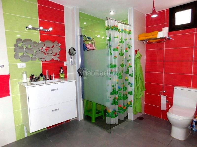 Foto 4b3989b7-88e8-4a20-8991-fac8a893ddd0. Casa se vende en Buzanada chalet independiente de 3 plantas! en Arona