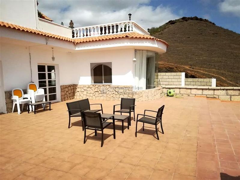 Foto 89500699-e5e0-4af2-b6ee-907795fcac10. Casa se vende en Buzanada chalet independiente de 3 plantas! en Arona