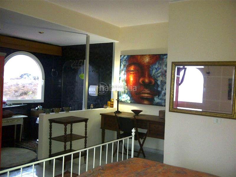 Foto 95f71ae9-bd22-414d-b6e9-84895c5b0ac2. Casa se vende en Buzanada chalet independiente de 3 plantas! en Arona