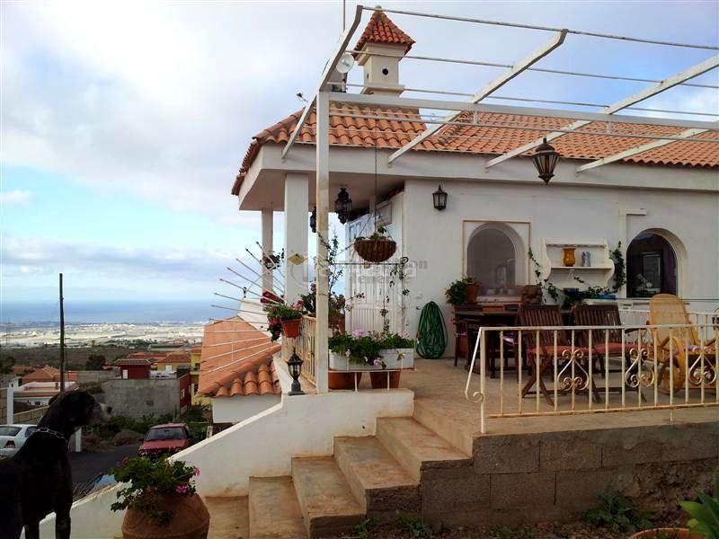 Foto 97cecb41-fe58-42fc-a13f-38d5228c0398. Casa se vende en Buzanada chalet independiente de 3 plantas! en Arona