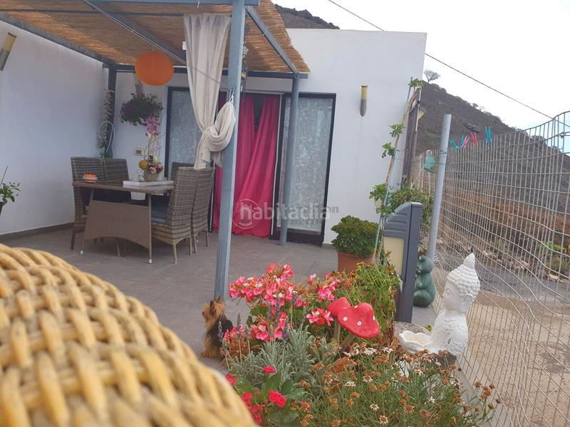 Foto a5896f85-8b21-4c1a-a5a0-1d48db1b6958. Casa se vende en Buzanada chalet independiente de 3 plantas! en Arona