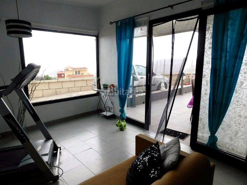 Foto ac8e7084-e389-4ab1-a415-485387fd2fcf. Casa se vende en Buzanada chalet independiente de 3 plantas! en Arona