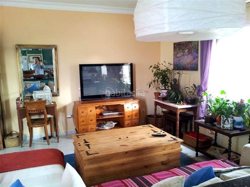 Foto c077e7f2-489f-4ba7-9347-b59c348fdf81. Casa se vende en Buzanada chalet independiente de 3 plantas! en Arona