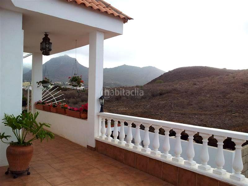 Foto cca433d6-55e5-4762-a00b-845db1658ead. Casa se vende en Buzanada chalet independiente de 3 plantas! en Arona