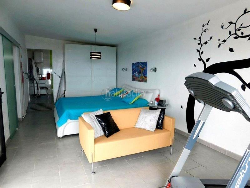 Foto cd81c3d1-a2b7-4e11-b453-ff970e602292. Casa se vende en Buzanada chalet independiente de 3 plantas! en Arona