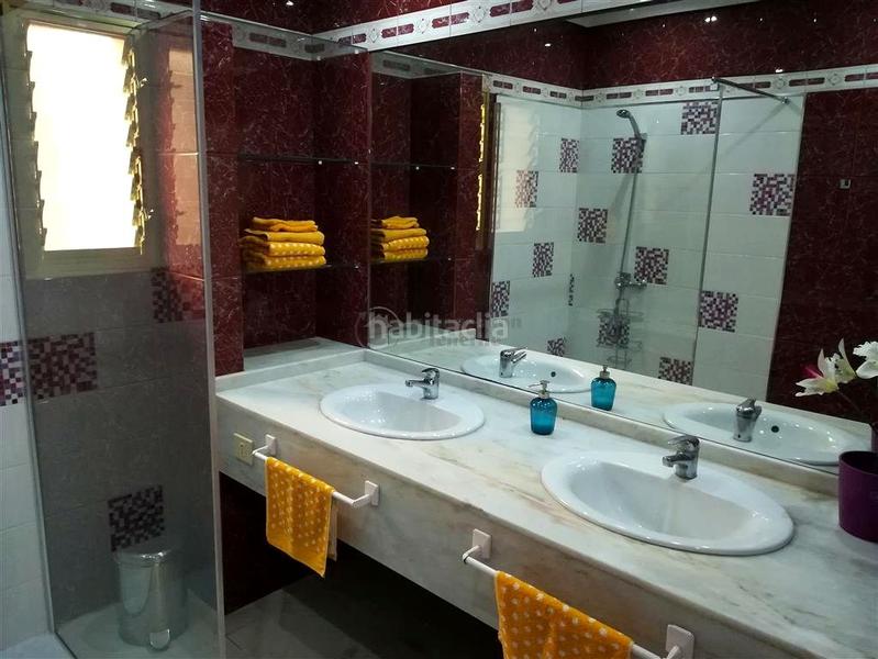 Foto ce9ef701-6ead-4639-8ca0-761d85d6ebc3. Casa se vende en Buzanada chalet independiente de 3 plantas! en Arona