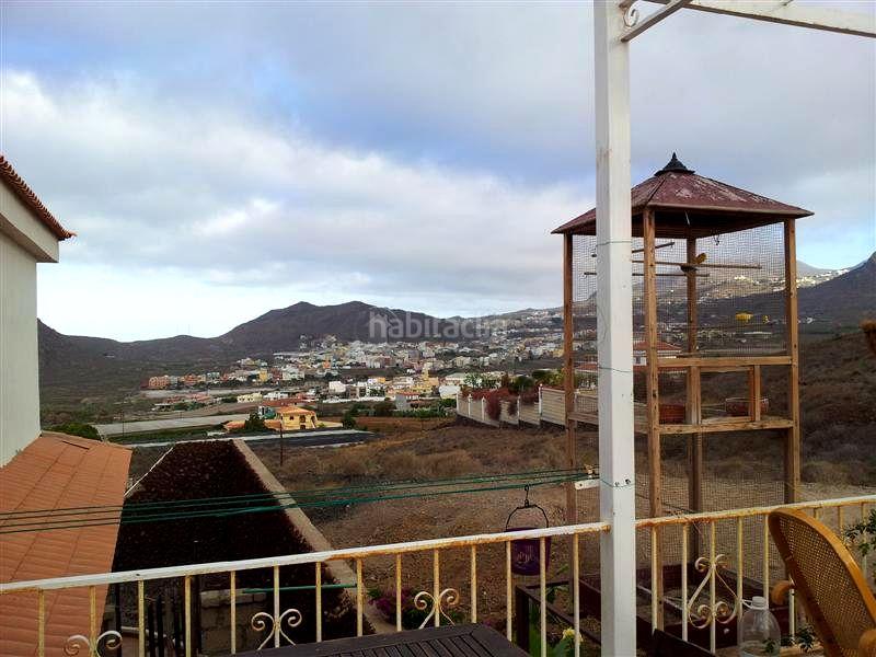 Foto daf8f903-7480-4611-b51f-c8362756ca90. Casa se vende en Buzanada chalet independiente de 3 plantas! en Arona