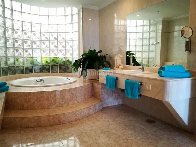 Foto e71ed2e8-8ef0-4268-96b1-bd3754eb8f8c. Casa se vende en Buzanada chalet independiente de 3 plantas! en Arona