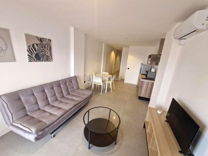 Foto fbcc3fae-9f14-4906-9e14-5d408ff3e0c2. Estudi amb piscina a Los Cristianos Arona