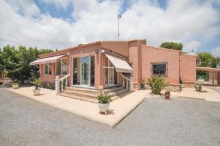 Xalet a Partida valverde bajo 2060. ¿buscas un entorno tranquilo rodeado de naturaleza pero bien con