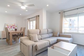 Rent Flat  Carrer poeta miguel hernandez 61. Fantastica vivienda en el corazon de jesus en alquiler