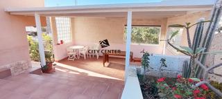 Casa aparellada a Buzanada. Se vende chalet independiente