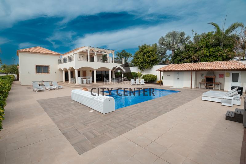 Foto 0637635f-fac5-4a23-8cff-fc37e62d167e. Xalet amb aparcament piscina a La Caleta Adeje