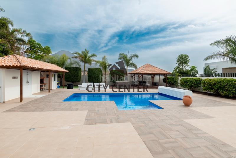 Foto 118d11e6-c20e-44ac-a02a-372539ad99d0. Xalet amb aparcament piscina a La Caleta Adeje