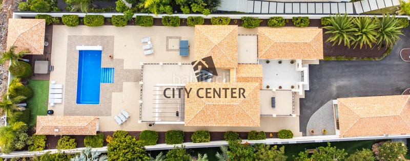 Foto 159db1a0-46ad-40d5-91d8-51631dde59e5. Xalet amb aparcament piscina a La Caleta Adeje