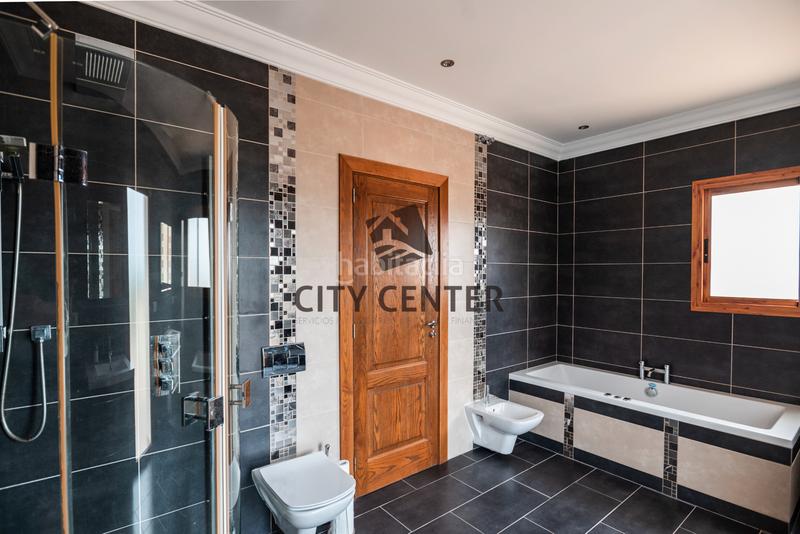 Foto 24d6fd65-8a43-4b71-b248-0ad3be700b35. Xalet amb aparcament piscina a La Caleta Adeje