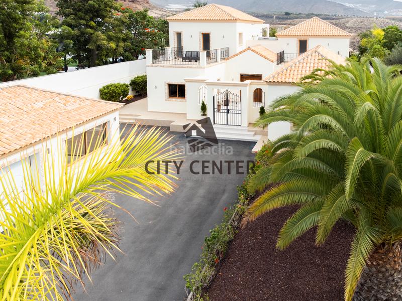 Foto 35887a51-eb3f-42b1-b1ec-34076ddfb4b2. Xalet amb aparcament piscina a La Caleta Adeje