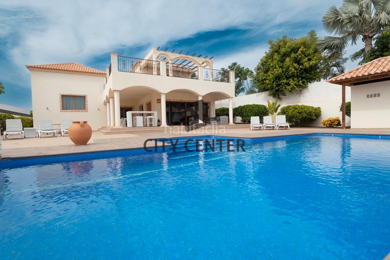 Foto 38a1af56-f343-4a76-b537-2d6fda04747e. Xalet amb aparcament piscina a La Caleta Adeje