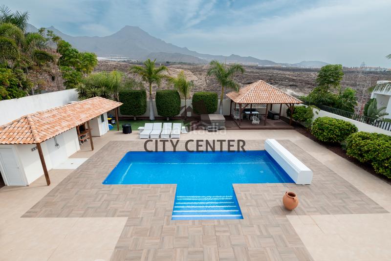 Foto 611d9da9-8244-4fc1-af97-9ca8fa7890d3. Xalet amb aparcament piscina a La Caleta Adeje