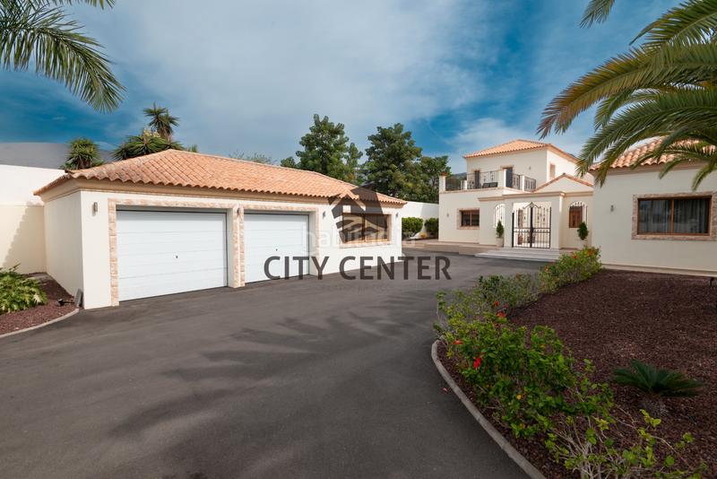 Foto 644eaa23-c979-4679-be31-96ead718f2fa. Xalet amb aparcament piscina a La Caleta Adeje