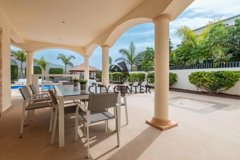 Foto b43df294-d243-4611-b8df-cec5f7042db6. Xalet amb aparcament piscina a La Caleta Adeje