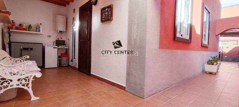 Foto 0d3e9f49-0160-4e47-a36f-24a51720d700. Reihenhaus mit parking in Las Rosas Arona