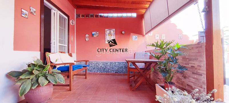 Foto 3b0eadb5-92b8-469a-8a70-03b3a4d2919e. Reihenhaus mit parking in Las Rosas Arona