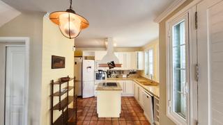 Casa  Avenida cantera del sol. Se vende adosado en abades