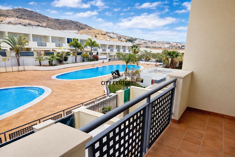 Foto 76d17490-e51d-4360-bd97-cbded0444b05. Casa adossada amb aparcament piscina a Playa Fañabé Alto Adeje