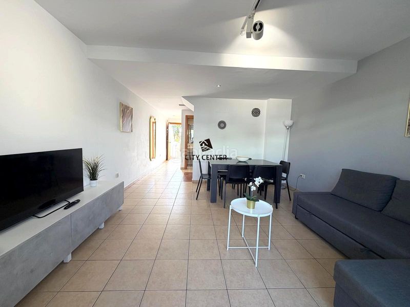 Foto fff2ee5c-c1c8-4a5f-9734-7d025cfab526. Casa adossada amb aparcament piscina a Playa Fañabé Alto Adeje