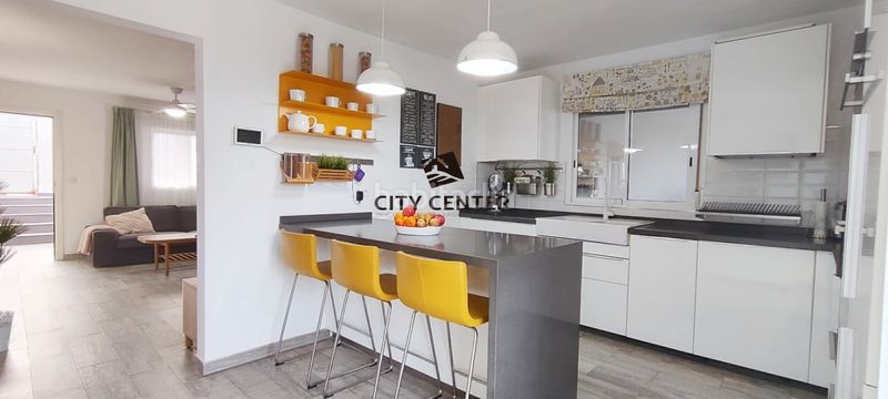 Foto af07dfa8-cfc4-49b3-9d16-e9b08dce78c3. Xalet amb aparcament a Arico