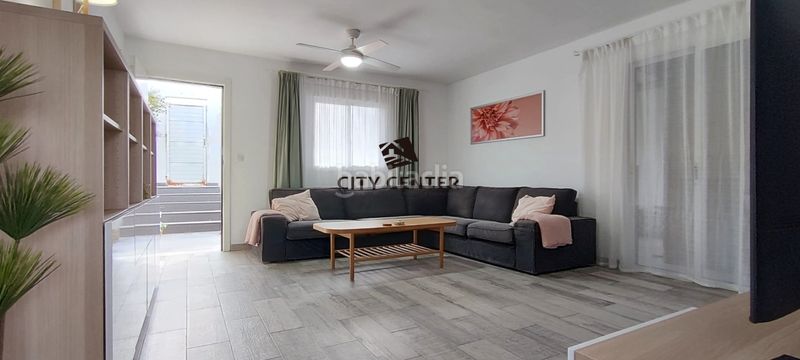 Foto af25ee0b-b22f-432f-a1c8-0a54c8f1bb71. Xalet amb aparcament a Arico