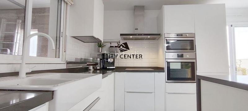 Foto f06e7ef1-c910-45c8-bf28-0dd3cee573f1. Xalet amb aparcament a Arico