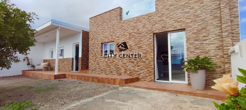 Foto f0f82219-d71c-47ba-9c77-11746babc5a2. Xalet amb aparcament a Arico