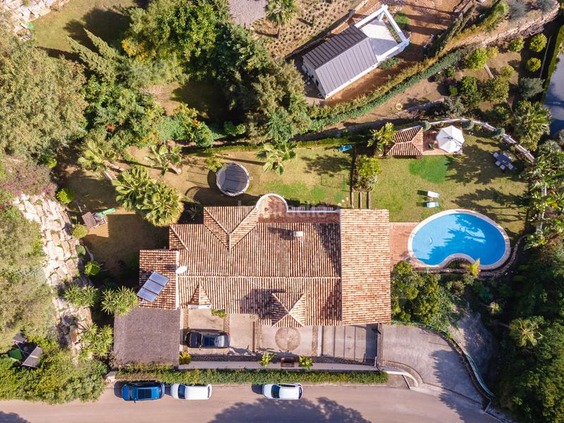 Foto 51aab859-cb47-4f2e-8fea-e3a518c8ebe7. Casa encantadora villa con vistas panorámicas en El Paraíso alto, en Benahavís