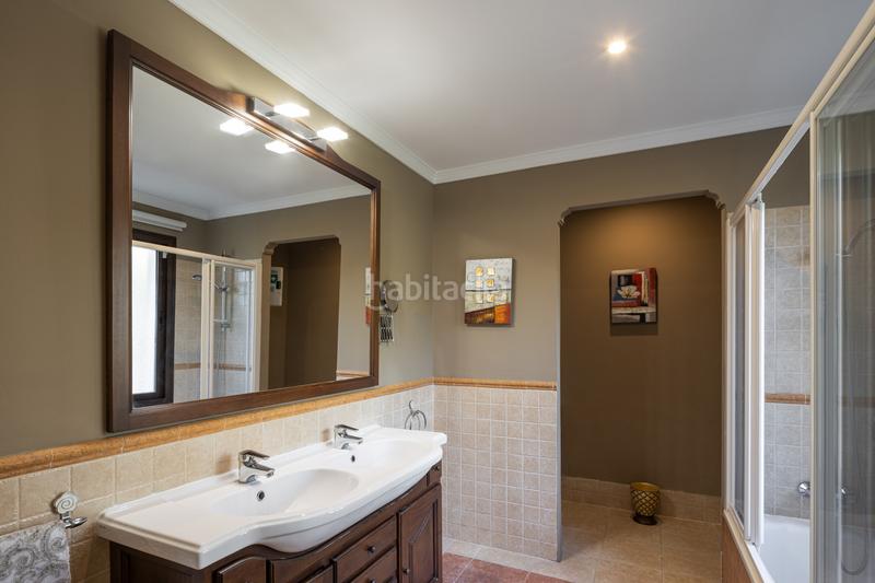 Foto c4d2ba6a-91a4-4e02-b5de-65c3185a3533. Casa encantadora villa con vistas panorámicas en El Paraíso alto, en Benahavís