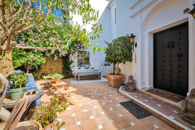 Foto 968daa51-4859-471c-b216-9eaa26c6ddaf. Casa pareada casa familiar con vistas panorámicas hill club en Marbella