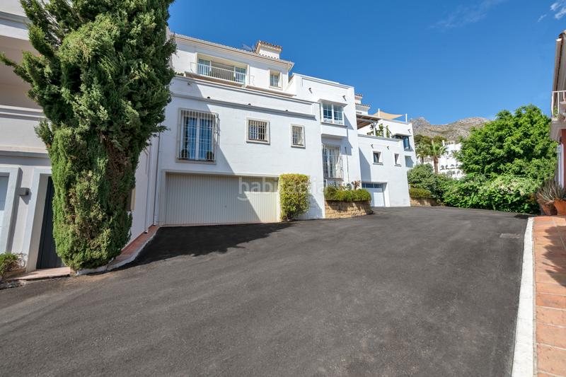 Foto a63b61cc-8ec3-4884-8cd2-4b4e912e965d. Casa pareada casa familiar con vistas panorámicas hill club en Marbella
