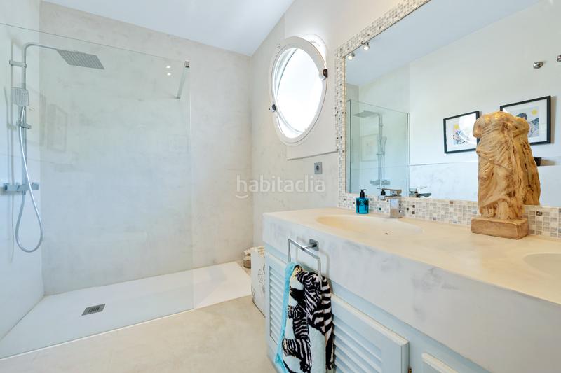 Foto a949ce4e-6546-47f6-8438-1a81f7cc5bfa. Casa pareada casa familiar con vistas panorámicas hill club en Marbella