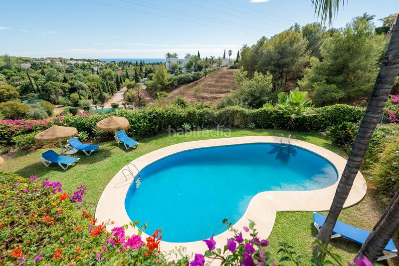 Foto bf7aacd8-5b8e-4a53-a34f-cf44aa00c143. Casa pareada casa familiar con vistas panorámicas hill club en Marbella